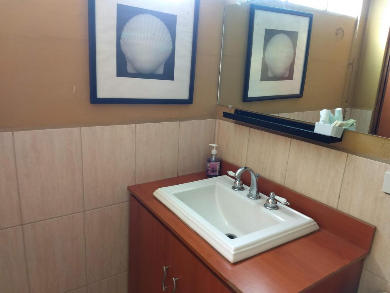 Give House Bed & Breakfast Guatemala City Екстериор снимка