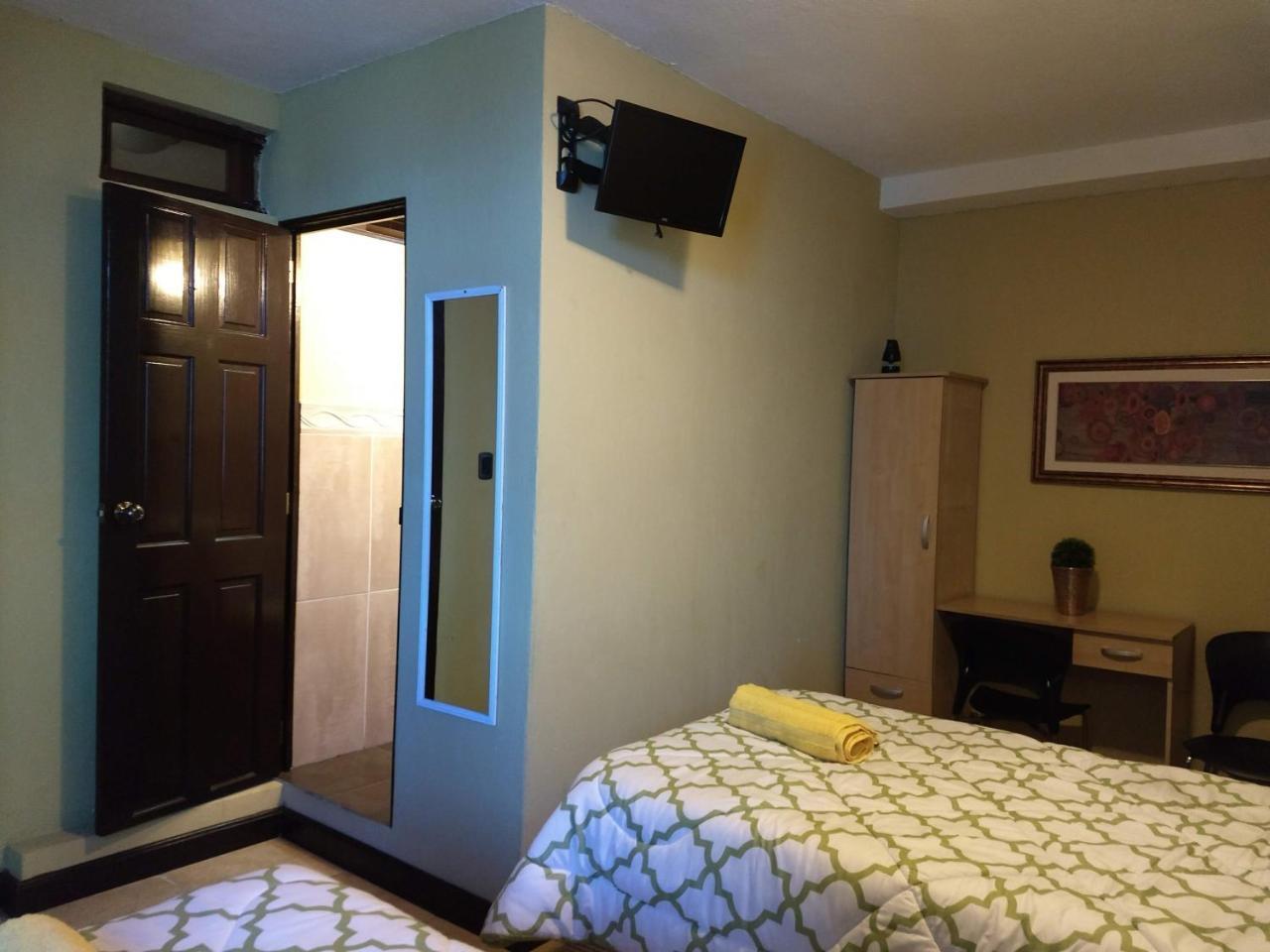 Give House Bed & Breakfast Guatemala City Екстериор снимка