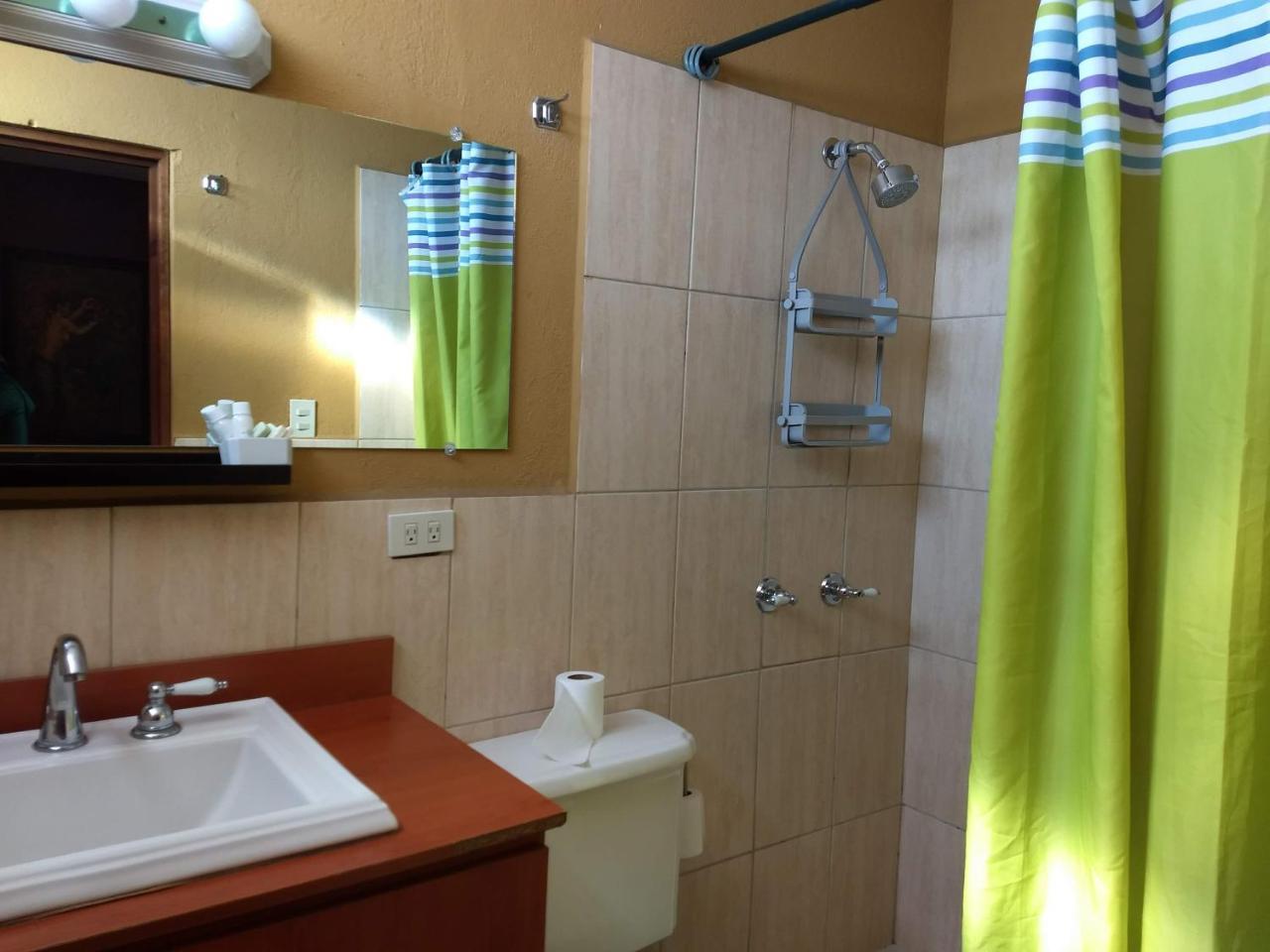 Give House Bed & Breakfast Guatemala City Екстериор снимка