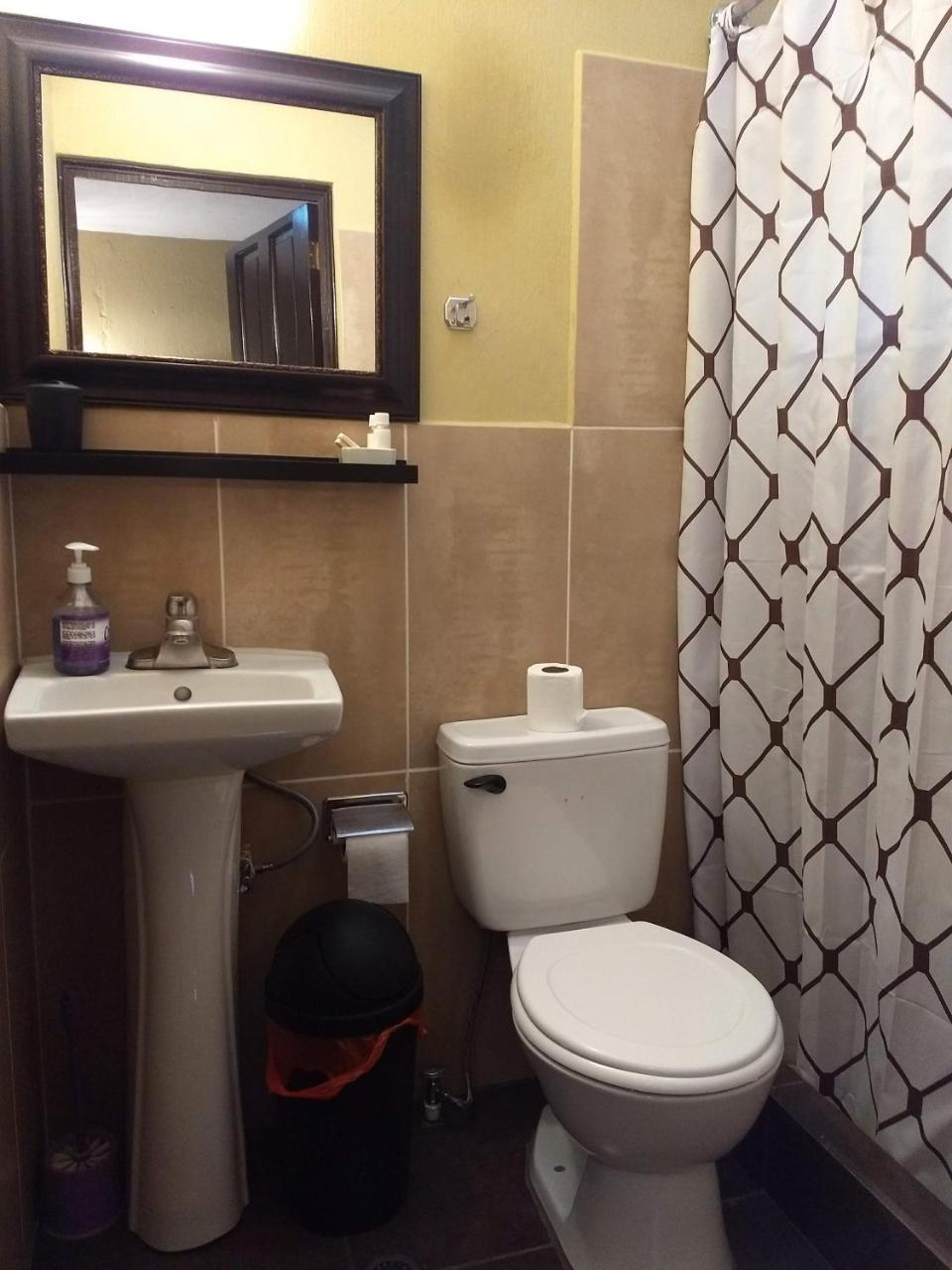Give House Bed & Breakfast Guatemala City Екстериор снимка