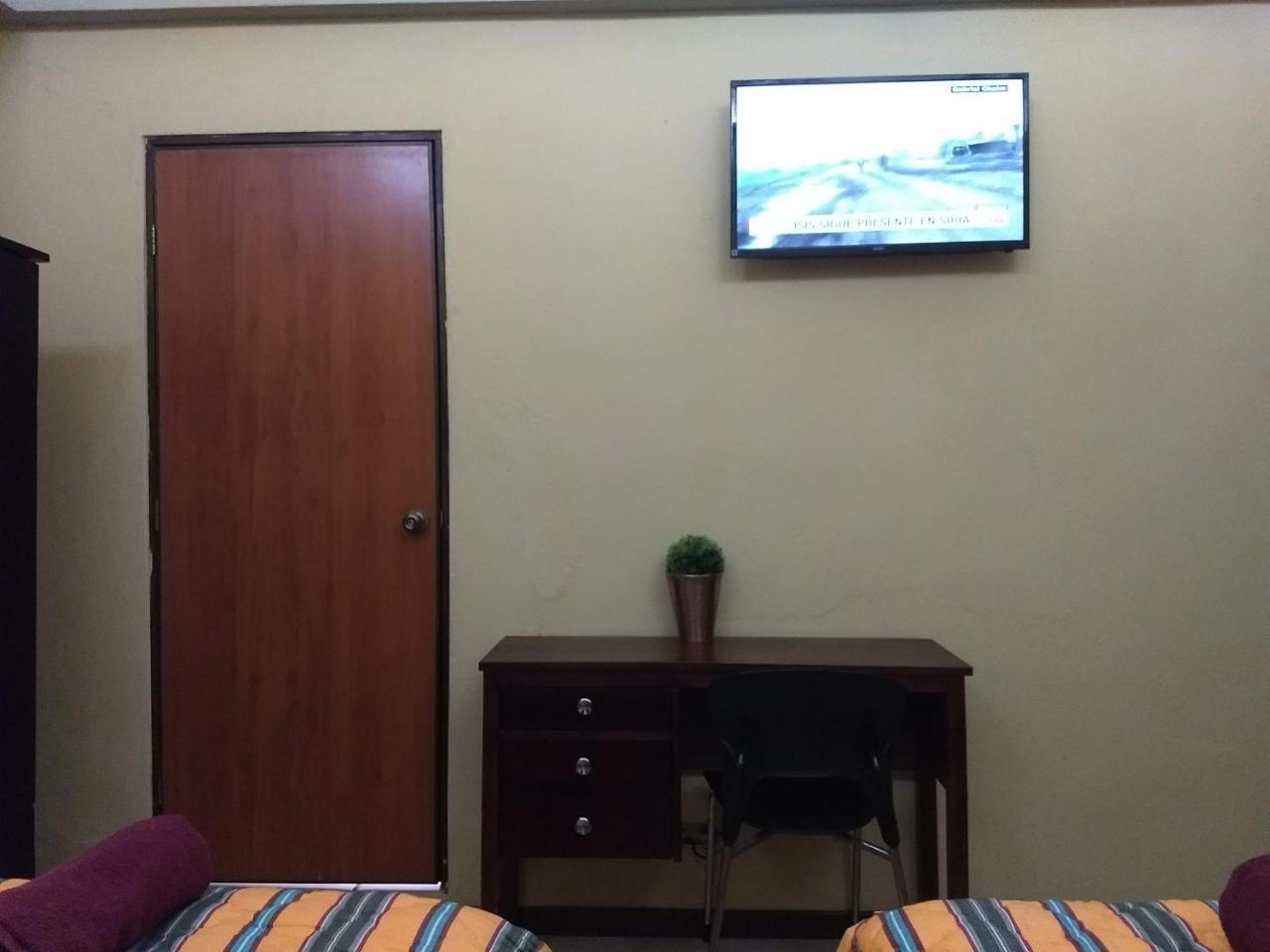 Give House Bed & Breakfast Guatemala City Екстериор снимка