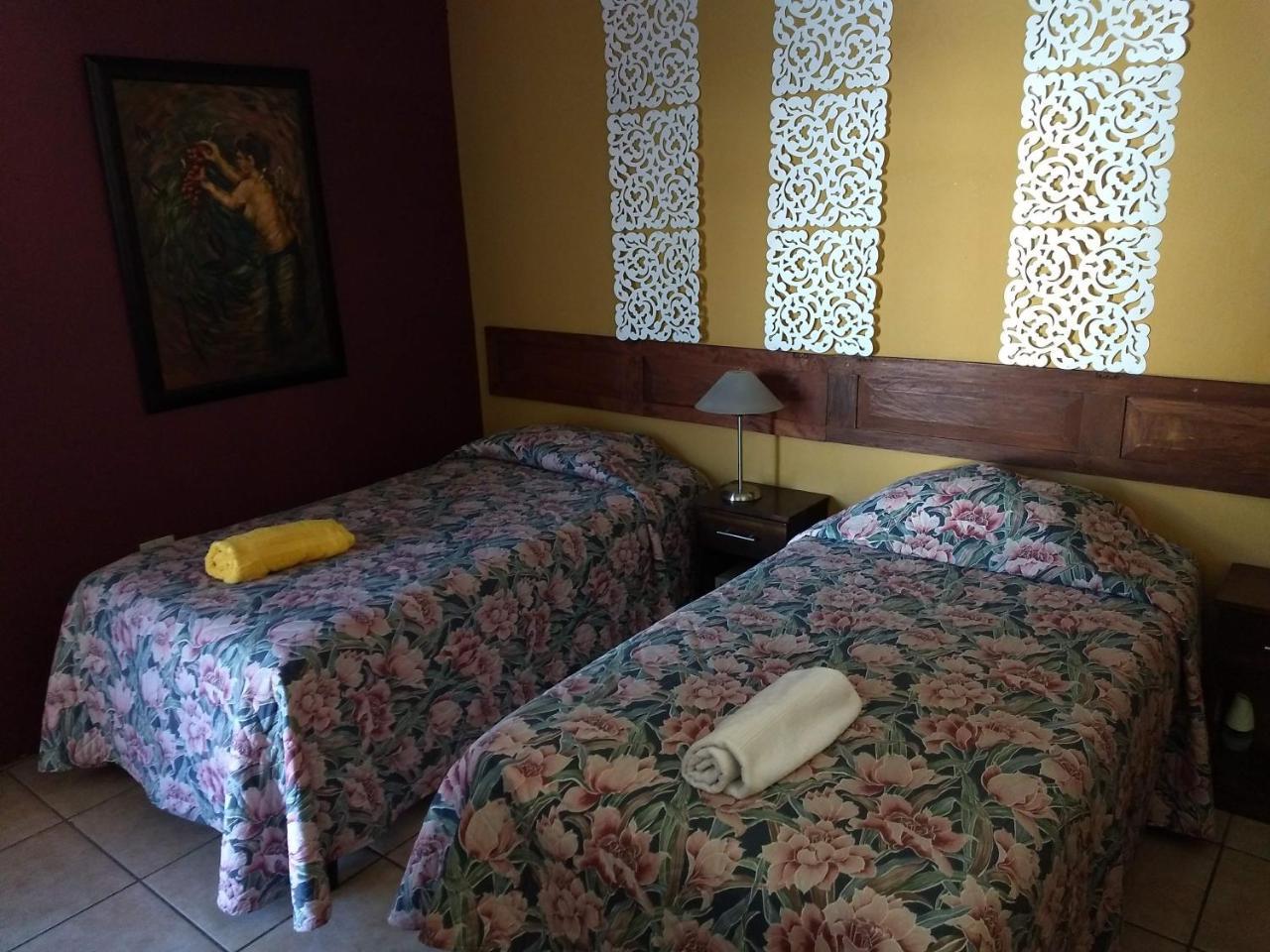 Give House Bed & Breakfast Guatemala City Екстериор снимка