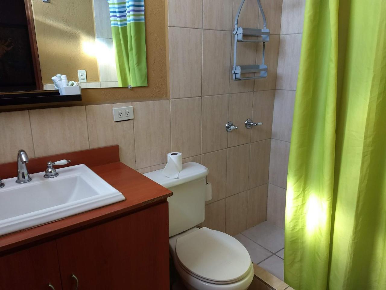 Give House Bed & Breakfast Guatemala City Екстериор снимка
